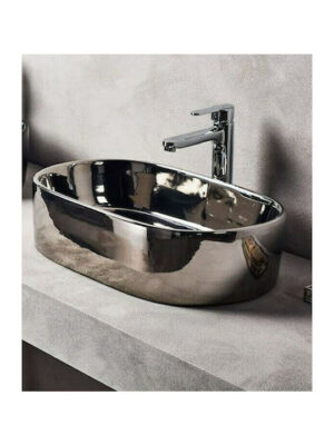 Οβάλ νιπτήρας μπάνιου Corona της εταιρείας Tema, κατασκευασμένος από πορσελάνη. Η πορσελάνη είναι ένα υλικό υψηλής υγιεινής, διότι είναι ελάχιστα πορώδης και δεν επιτρέπει στα μικρόβια να εισχωρήσουν. Επίσης καθαρίζεται πολύ εύκολα.