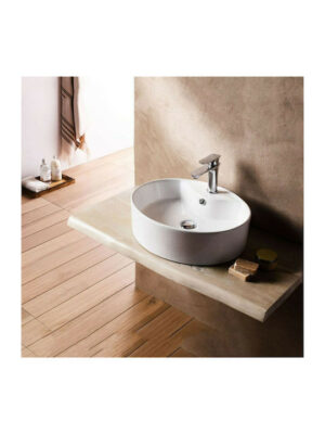 Οβάλ νιπτήρας μπάνιου Opera 52 της εταιρείας Tema, κατασκευασμένος από πορσελάνη. Η πορσελάνη είναι ένα υλικό υψηλής υγιεινής, διότι είναι ελάχιστα πορώδης και δεν επιτρέπει στα μικρόβια να εισχωρήσουν. Επίσης καθαρίζεται πολύ εύκολα.